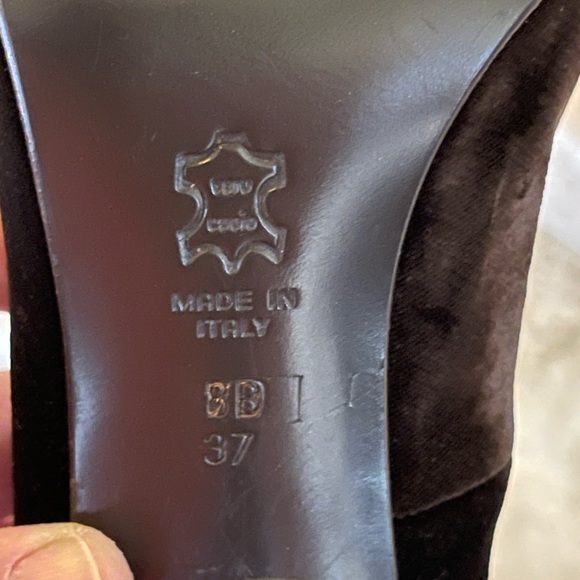 BCBG Max Azria brown velvet high heel shoes - Picture 4 of 4